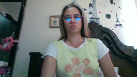Snapshot of triana_bell chatting on 17, 2, 2025 triana_bell online show from 17, 2, 2025