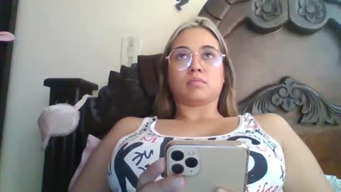 Snapshot of triana_bell chatting on 21, 2, 2025 triana_bell online show from 21, 2, 2025