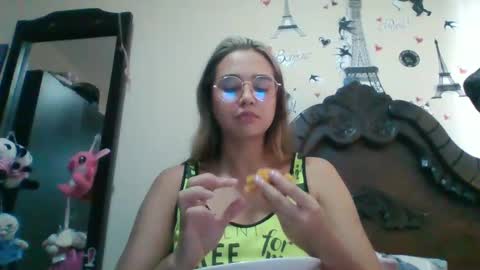 Snapshot of triana_bell chatting on 28, 2, 2025 triana_bell online show from 28, 2, 2025
