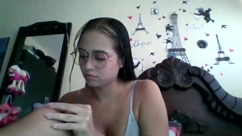 Snapshot of triana_bell chatting on 2, 10, 2025 triana_bell online show from 2, 10, 2025