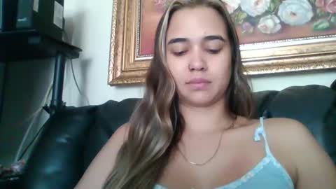 Snapshot of triana_bell chatting on 12, 10, 2025 triana_bell online show from 12, 10, 2025