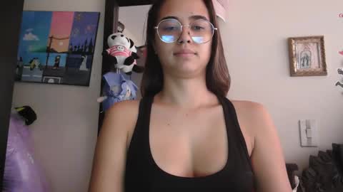 Snapshot of triana_bell chatting on 5, 3, 2026 triana_bell online show from 5, 3, 2026