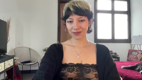 Snapshot of trinitysecrets chatting on 5, 1, 2025 trinitysecrets online show from 5, 1, 2025