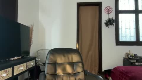 Snapshot of trinitysecrets chatting on 5, 1, 2025 trinitysecrets online show from 5, 1, 2025