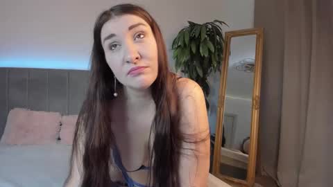 Snapshot of trishadark chatting on 7, 10, 2025 Mia online show from 7, 10, 2025