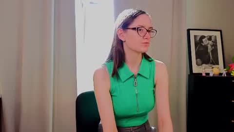 Snapshot of trishdelafontaine chatting on 29, 7, 2026 Viola online show from 29, 7, 2026