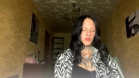 Snapshot of tristalevy chatting on 17, 10, 2025 Sofa Im new here and so far I do not take off the panties online show from 17, 10, 2025