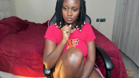 Snapshot of trizzytariaa chatting on 19, 11, 2025 Taria online show from 19, 11, 2025