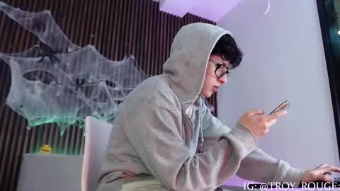 Troy online show from 18, 10, 2025