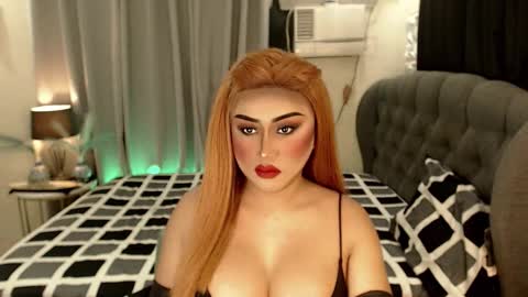 Snapshot of tshugescock chatting on 1, 10, 2025 SEDUCTIVEmistresCUMS online show from 1, 10, 2025