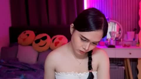 Bella Ratbu online show from 5, 11, 2025