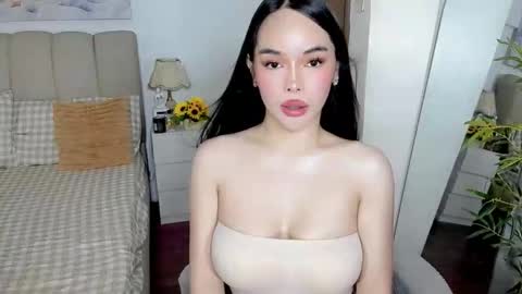 Snapshot of tspearlofasia chatting on 21, 4, 2026 Graciella online show from 21, 4, 2026