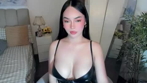 Snapshot of tspearlofasia chatting on 4, 5, 2026 Graciella online show from 4, 5, 2026