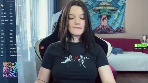 Snapshot of tsukuemi_no_mikoto chatting on 2, 3, 2026 Sonya on vacation until online show from 2, 3, 2026