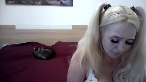 Snapshot of ttrnynela chatting on 20, 9, 2025 Ttrnynela online show from 20, 9, 2025