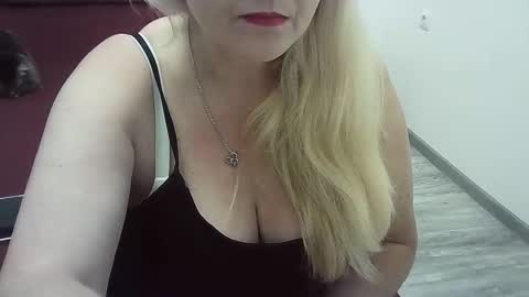 Snapshot of ttrnynela chatting on 21, 10, 2025 Ttrnynela online show from 21, 10, 2025