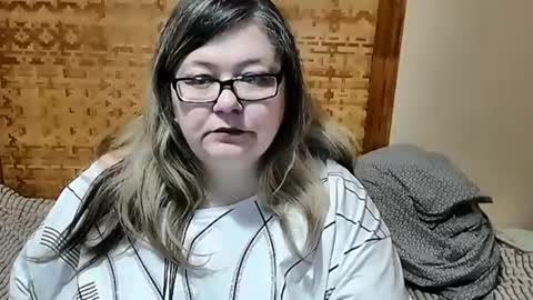 Snapshot of tviks chatting on 3, 2, 2025 Lana online show from 3, 2, 2025