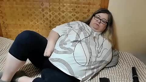 Snapshot of tviks chatting on 4, 2, 2025 Lana online show from 4, 2, 2025