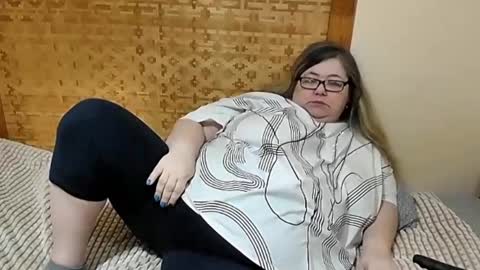 Snapshot of tviks chatting on 5, 2, 2025 Lana online show from 5, 2, 2025