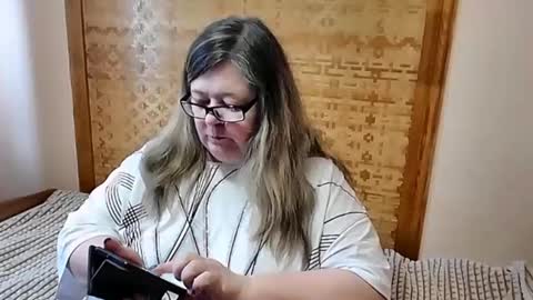 Snapshot of tviks chatting on 5, 2, 2025 Lana online show from 5, 2, 2025