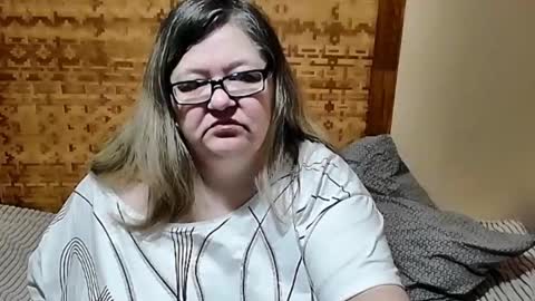 Snapshot of tviks chatting on 5, 2, 2025 Lana online show from 5, 2, 2025
