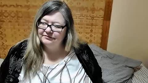 Snapshot of tviks chatting on 6, 2, 2025 Lana online show from 6, 2, 2025