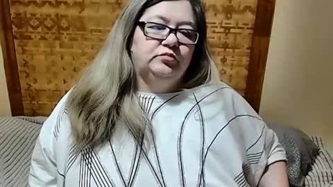 Snapshot of tviks chatting on 7, 2, 2025 Lana online show from 7, 2, 2025