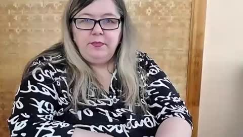 Snapshot of tviks chatting on 8, 2, 2025 Lana online show from 8, 2, 2025
