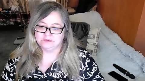 Snapshot of tviks chatting on 10, 2, 2025 Lana online show from 10, 2, 2025
