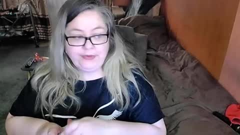Snapshot of tviks chatting on 17, 2, 2025 Lana online show from 17, 2, 2025