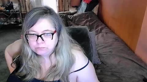 Snapshot of tviks chatting on 12, 3, 2025 Lana online show from 12, 3, 2025