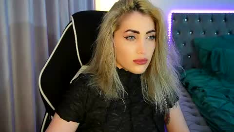 Snapshot of tweety_twist chatting on 19, 6, 2026 MayCarrey online show from 19, 6, 2026