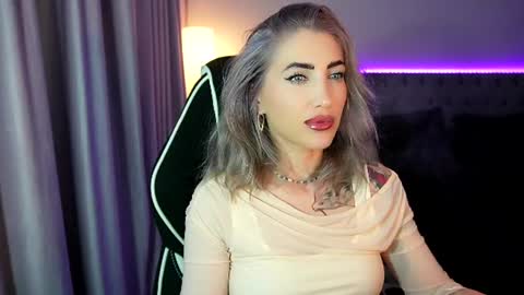 Snapshot of tweety_twist chatting on 18, 7, 2026 MayCarrey online show from 18, 7, 2026