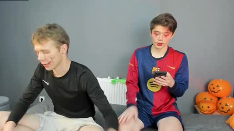 Snapshot of twelveeek chatting on 1, 11, 2025 Angus online show from 1, 11, 2025