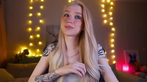 Snapshot of twiinkie_pie chatting on 4, 2, 2025 Maria 3 online show from 4, 2, 2025