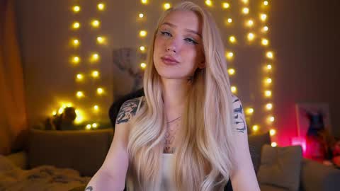 Snapshot of twiinkie_pie chatting on 6, 2, 2025 Maria 3 online show from 6, 2, 2025