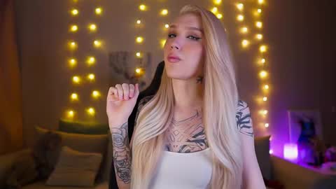 Snapshot of twiinkie_pie chatting on 16, 2, 2025 Maria 3 online show from 16, 2, 2025