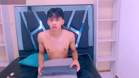 twink_sebas online show from 9, 2, 2026