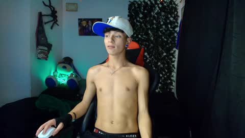 Snapshot of twink_sebas_ chatting on 9, 2, 2025 Bad boy sebastian online show from 9, 2, 2025