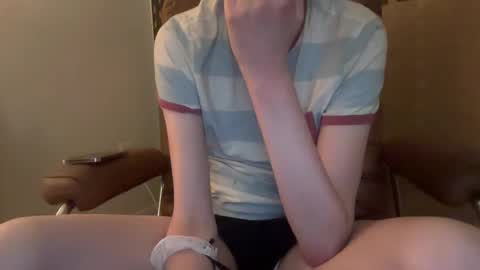 Snapshot of twinkie_lad117 chatting on 4, 10, 2025 twinkie_lad117 online show from 4, 10, 2025