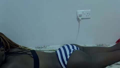 Snapshot of twinkle_tia chatting on 11, 10, 2025 BABY TIA online show from 11, 10, 2025