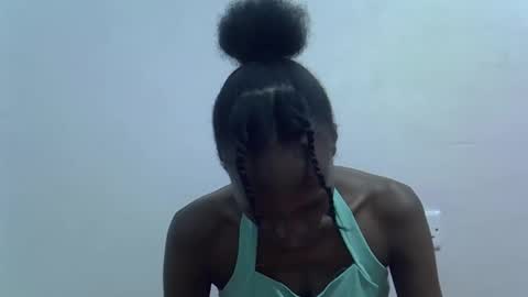 Snapshot of twinkle_tia chatting on 1, 11, 2025 BABY TIA online show from 1, 11, 2025