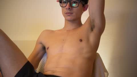 Snapshot of twinksweetlovehot chatting on 24, 1, 2025 twinksweetlovehot online show from 24, 1, 2025