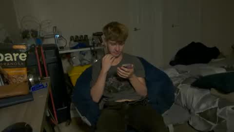 Snapshot of twinktools chatting on 4, 10, 2025 shytwink online show from 4, 10, 2025