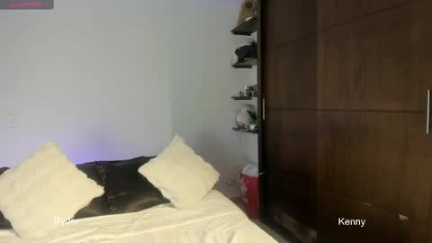 twintease online show from 25, 2, 2025