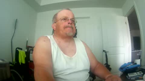 Snapshot of two_wheels_two_balls chatting on 13, 5, 2026 two_wheels_two_balls online show from 13, 5, 2026