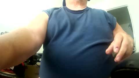 Snapshot of two_wheels_two_balls chatting on 28, 5, 2026 two_wheels_two_balls online show from 28, 5, 2026