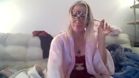 twoboobsonepenis online show from 13, 6, 2026