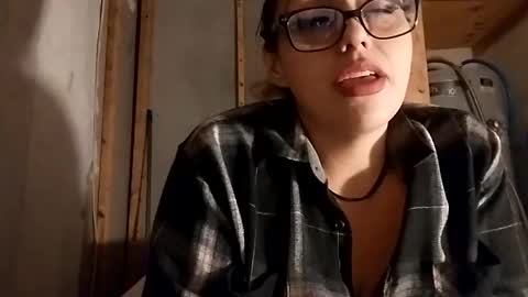 Snapshot of twocrazy85 chatting on 17, 11, 2025 Twocrazy85 online show from 17, 11, 2025