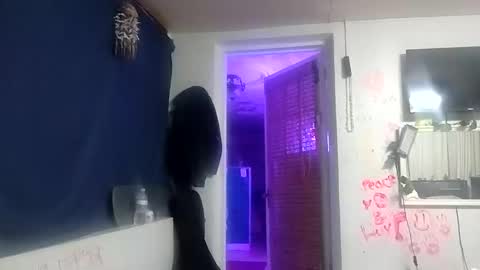 Snapshot of twocrazy85 chatting on 19, 11, 2025 Twocrazy85 online show from 19, 11, 2025